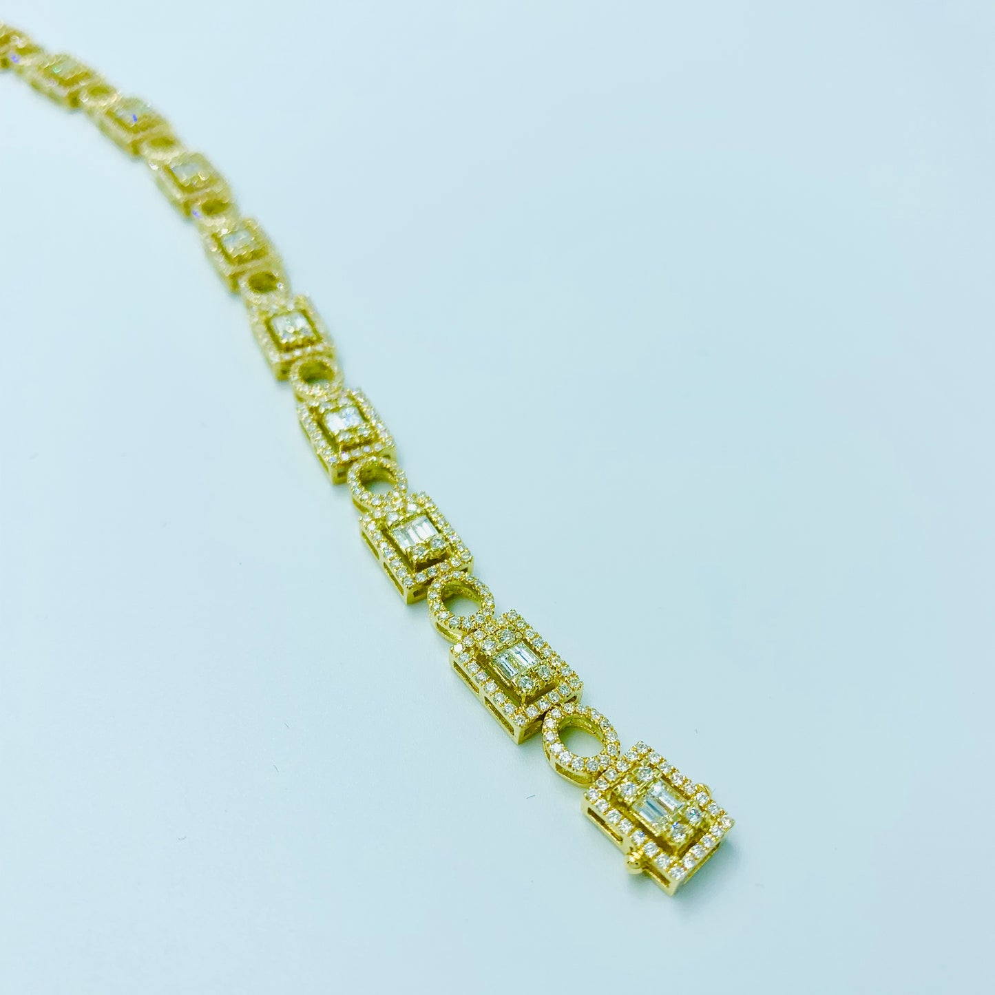 Tajreedi - Baguette Diamond Bracelet - MUSBAHJEWELLERS