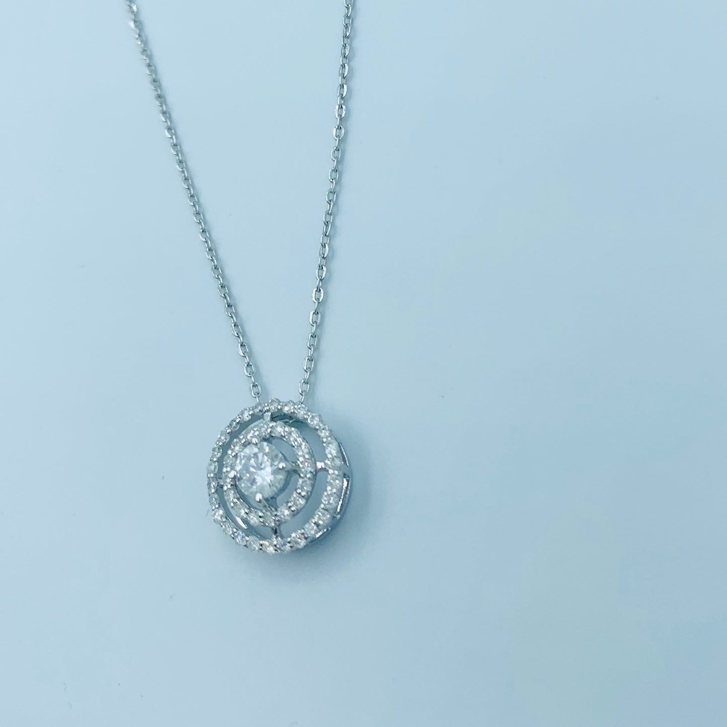 Yomiyat - Classic Round Diamond Halo