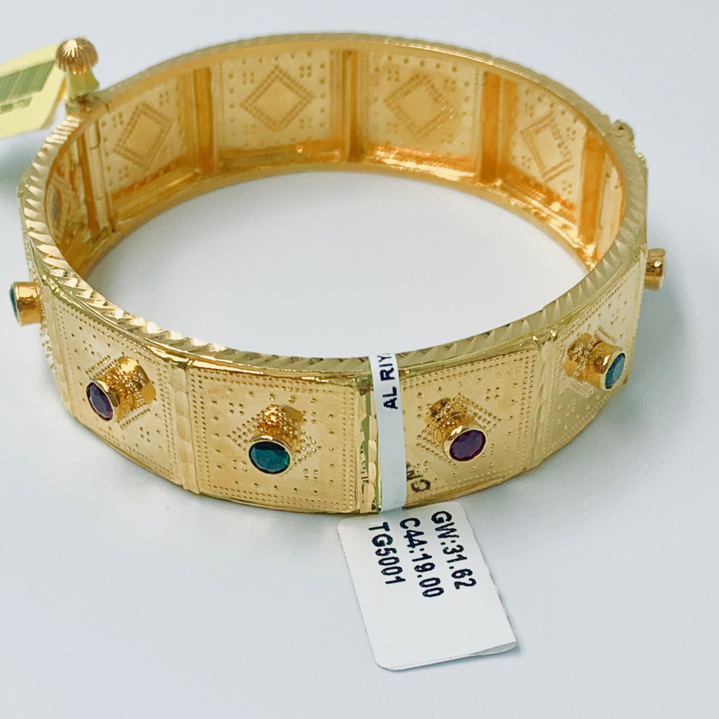 Shouq - Square Bangle - UAEJEWELS