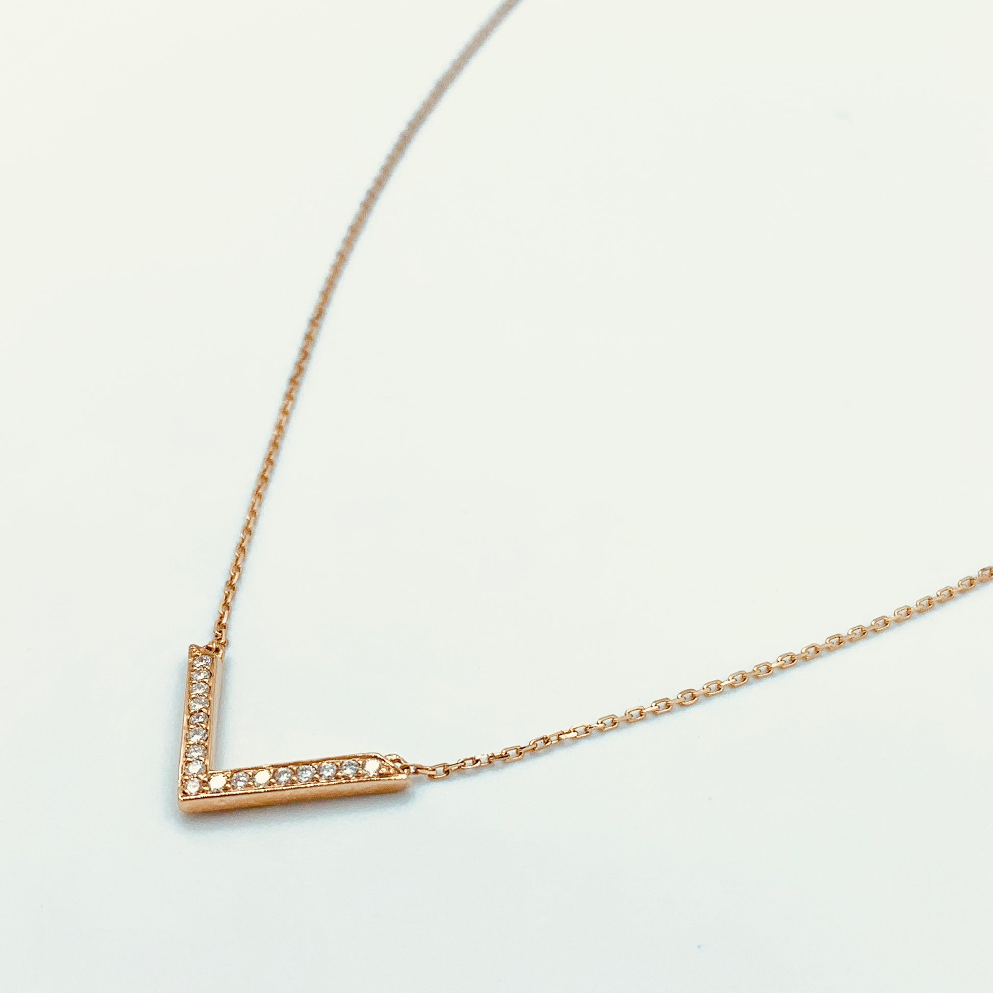 Tajreedi - V Necklace - UAEJEWELS